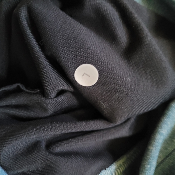 Lululemon Men's Shorts - Picture 8 of 9